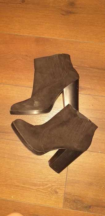Ghete Zara  piele intoarsa