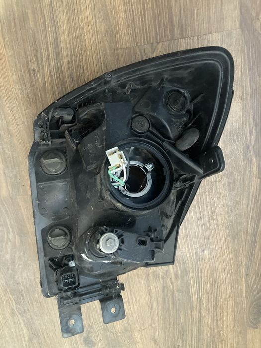 Ляв фар за Kia Sportsge / Киа Спортийдж 2007г