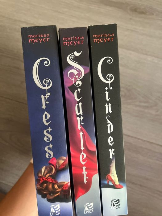 Seria Cronicile lunare de Marissa Meyer