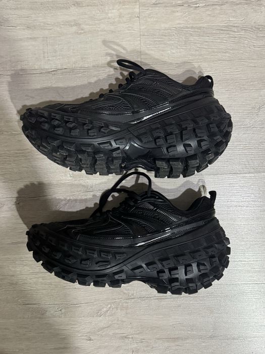 Balenciaga bouncer / defender black