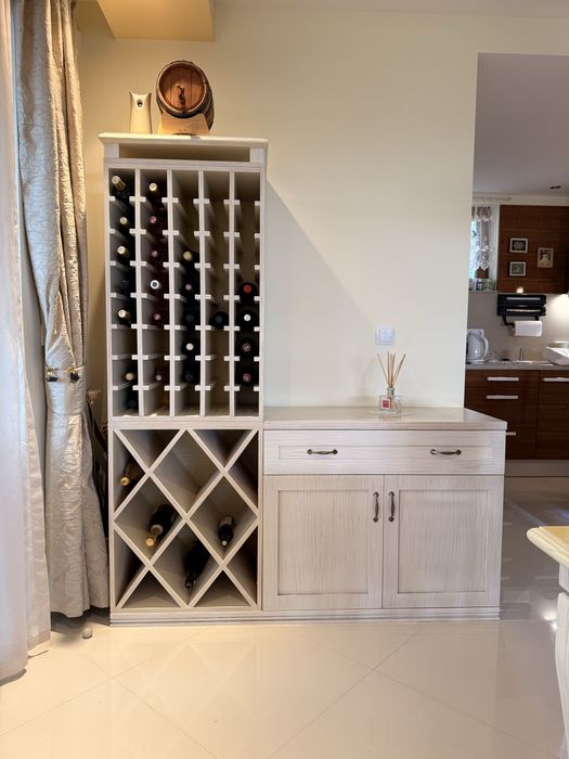 Трапезна маса за 8/10 души + 10 стола + шкаф