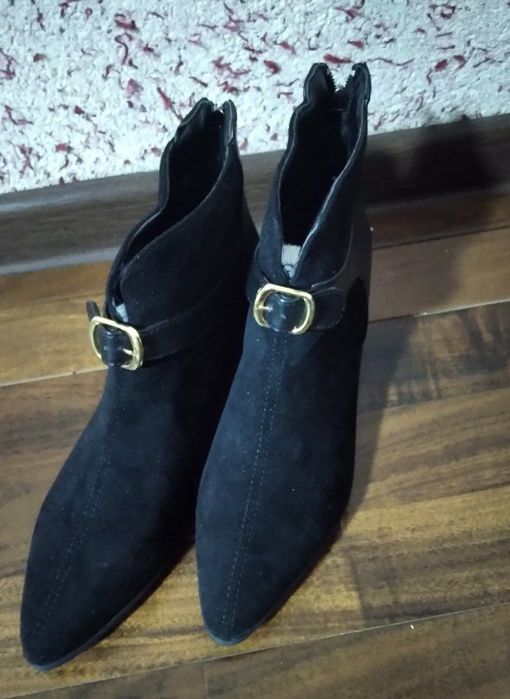 Zudlik bilan Sotiladi Ayollar Sapogi