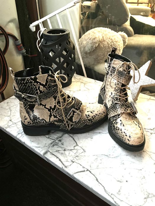 уникални дамски боти ASOS със змийски мотив