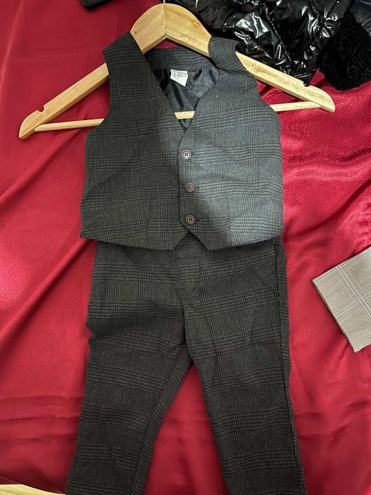 Costumaș băiețel  model carouri potrivit pentru evenimete speciale