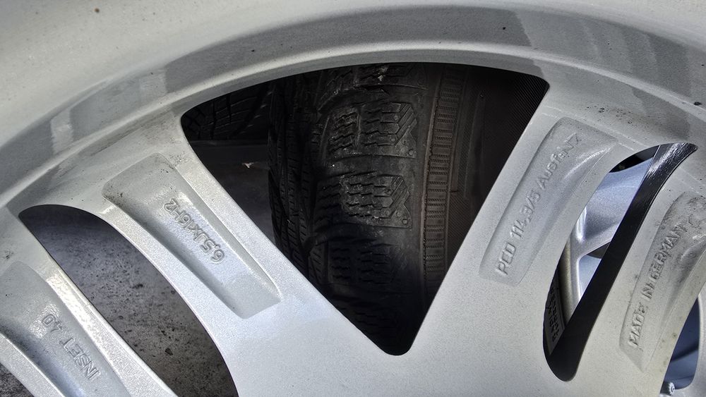 4 jante Nissan cu anvelope iarna 215/65/16