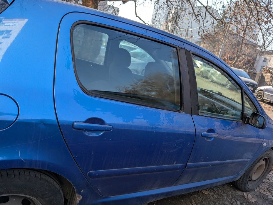 Peugeot 307,2002; 215х.км. I-ви и единствен собственик. Досие в Пежо.