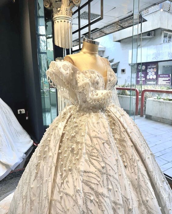 Бяла булченска рокля в перли ръчна изработка