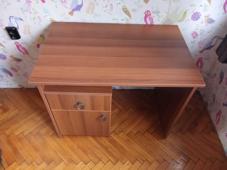 Мебели за детска стая .Комплект легла и бюро.