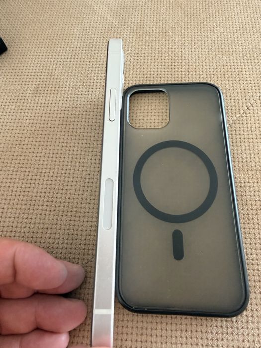 Продавам iphone 12