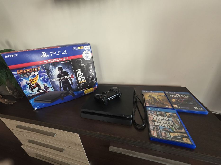PlayStation 4 Slim 1TB + 3 игри + оригинален контролер