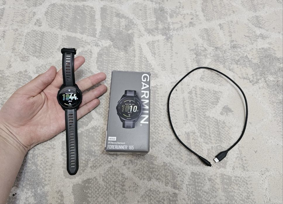 Срочно продам часы Garmin 165 forerunner