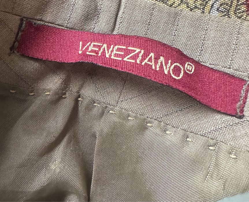 Костюмы мужские  .