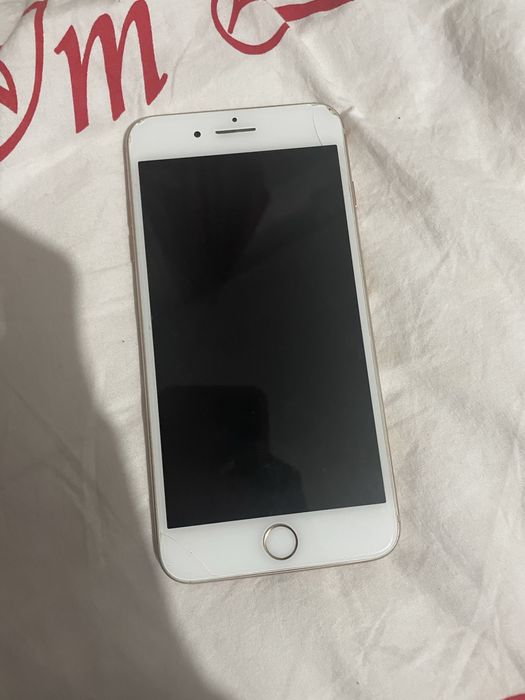 Айфон 8+64GB iphone