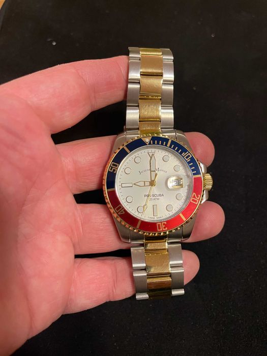 Продавам кварцов JACQUES DU MANOIR PRO SCUBA 43, в гаранция.