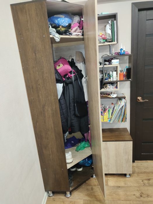 Продам угловую прихожку