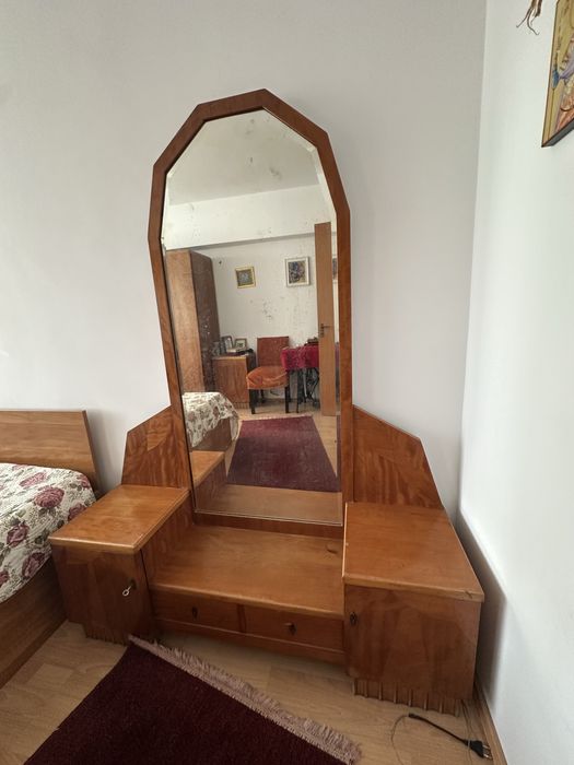 Mobilier dormitor din lemn de lămâi – dulap, pat, oglindă și bufet