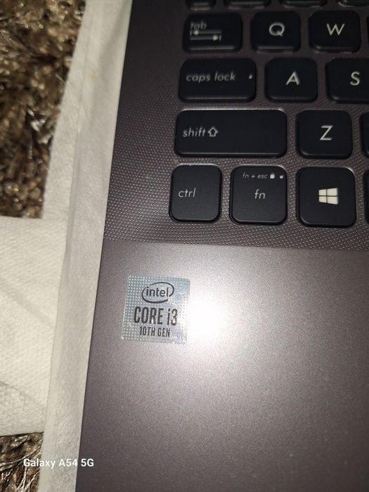 Vând laptop Asus vivobook