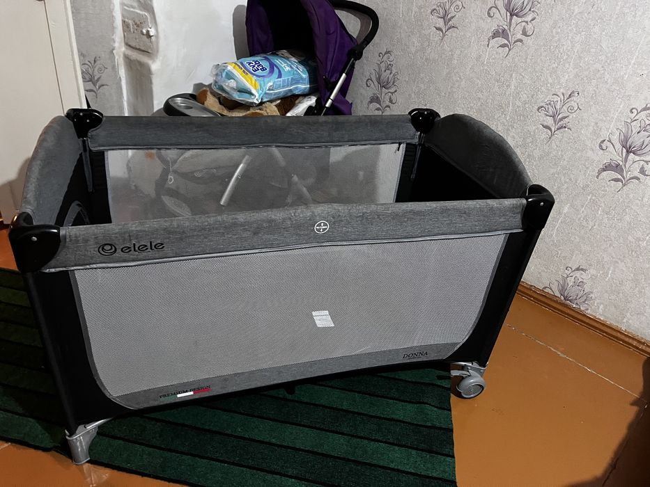 Продам манеж состояние нормальное!