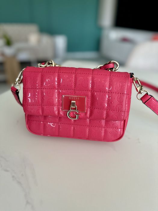 Дамска чанта Guess