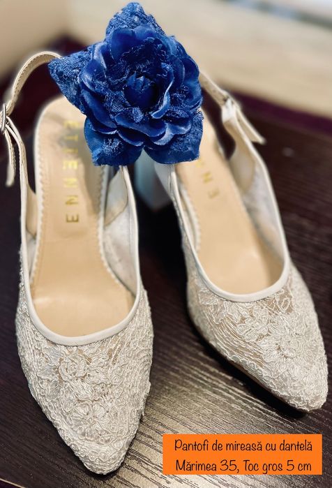 Rochie de mireasa și accesorii disponibile la cerere