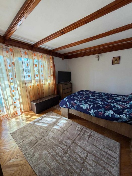 Vând casă str.Maleia,Petrosani,jud.Hunedoara.