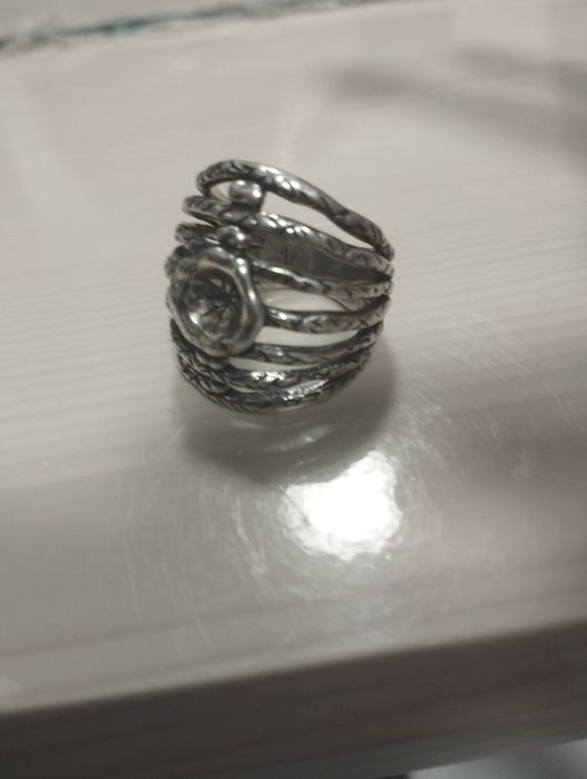 Не обычная колечка чистая серебро