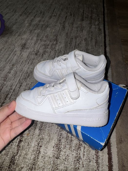 Продам кроссовки детские адидас