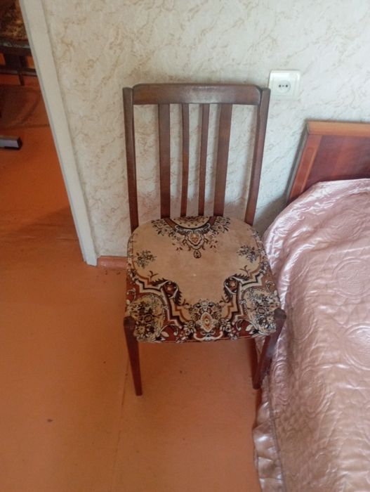 Продам  стулья для зала