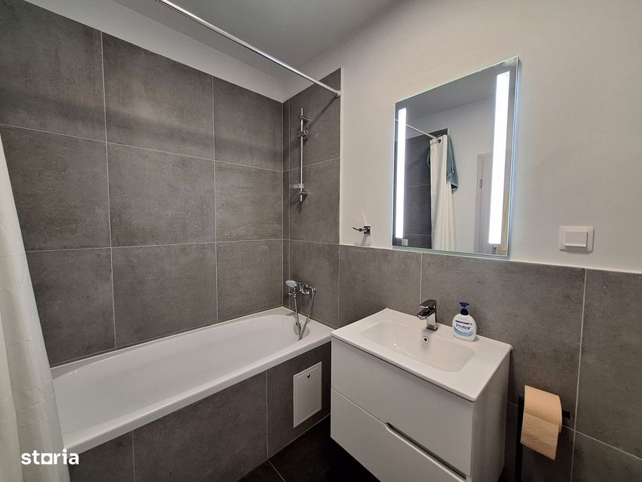 Apartament cu 2 camere, 55 mp, balcon, zona Eroilor (blocurile albe)