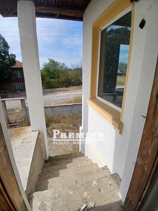 Къща с голям потенциал в село Загорци,