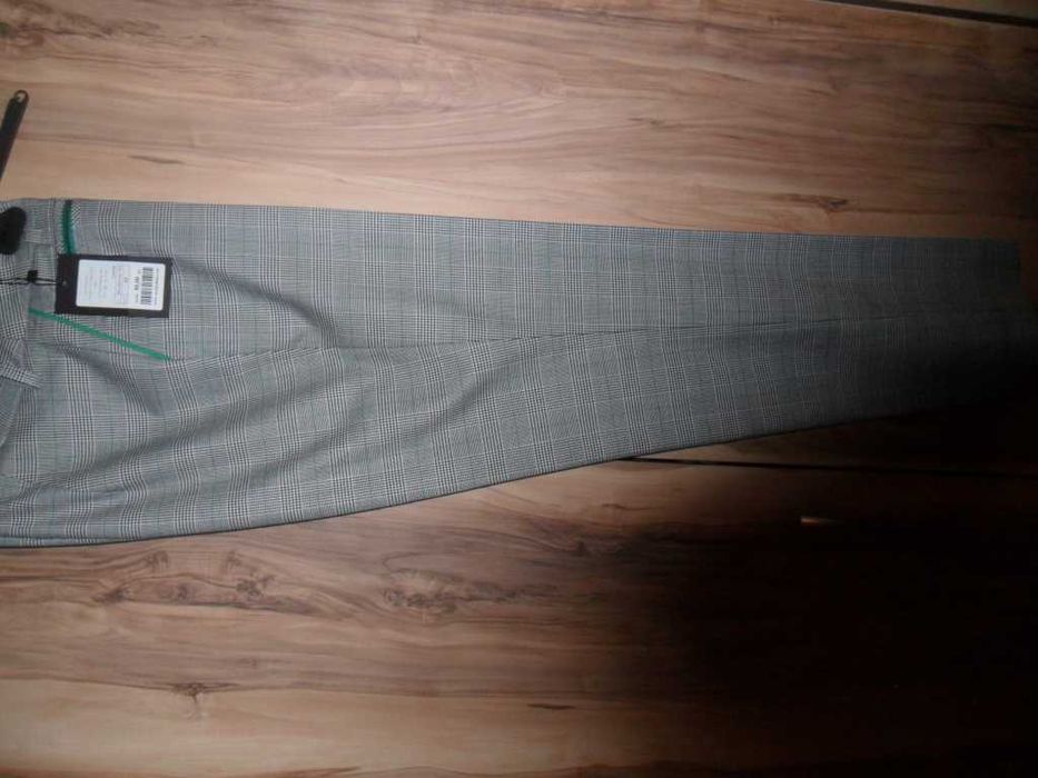 Продавам нов дамски костюм "Роси"