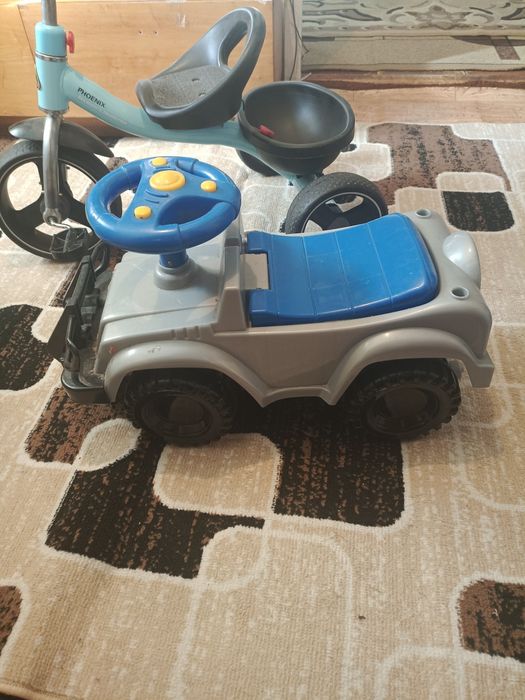 Продам детский велосипед и толокар машинка.