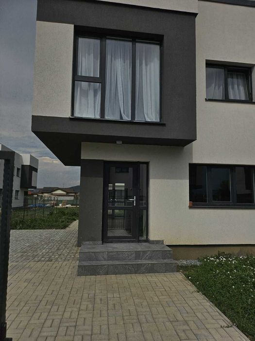 Casa moderna la cheie Sânpetru