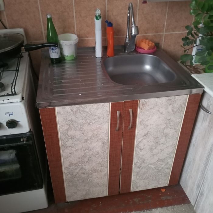 Gaz plita moyka va shkaf sotiladi 3 ta narsa bor million soʻm soʻm