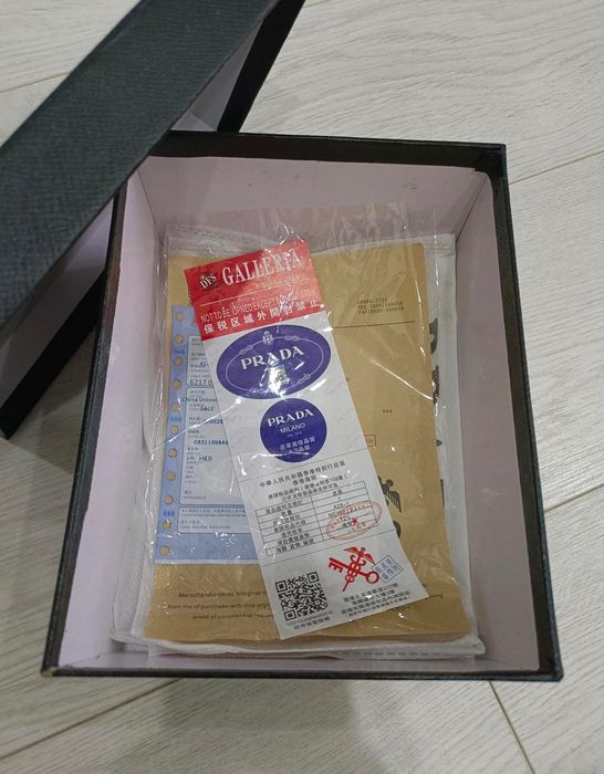 Черная сумочка "Prada"