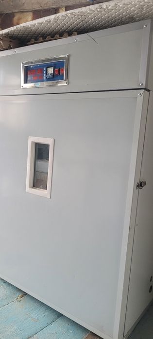 Инкубатор на 1056 яйц