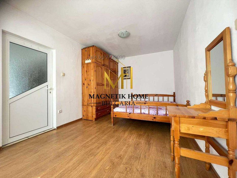 Уютен двустаен апартамент с дворна площадка до морската в ж.к. Лазур