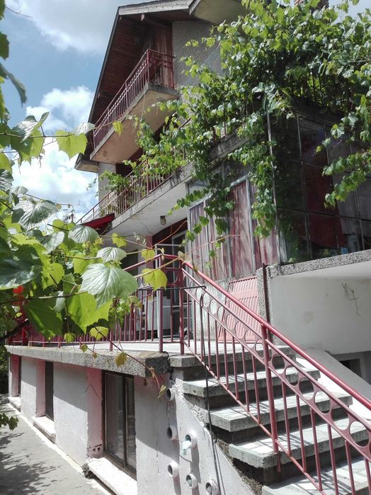 330 кв.м. Къща Вила в с. Ягода, 15км от Стара Загора, двор 1330кв.м.