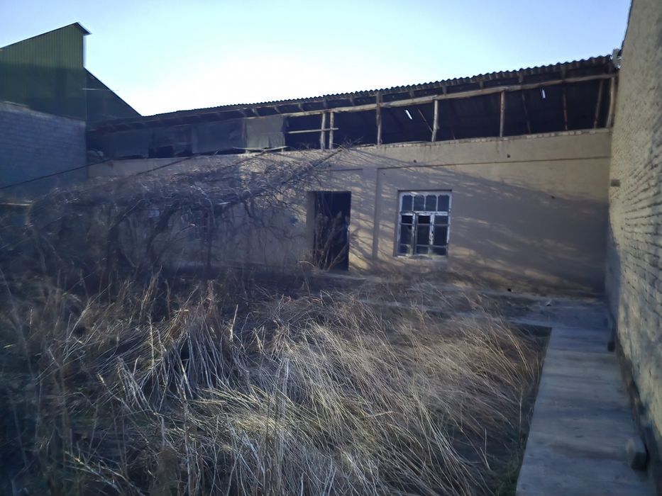 Samarqand tumani yer eski binosi bilan