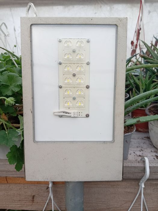 Neon pentru stâlp de iluminare