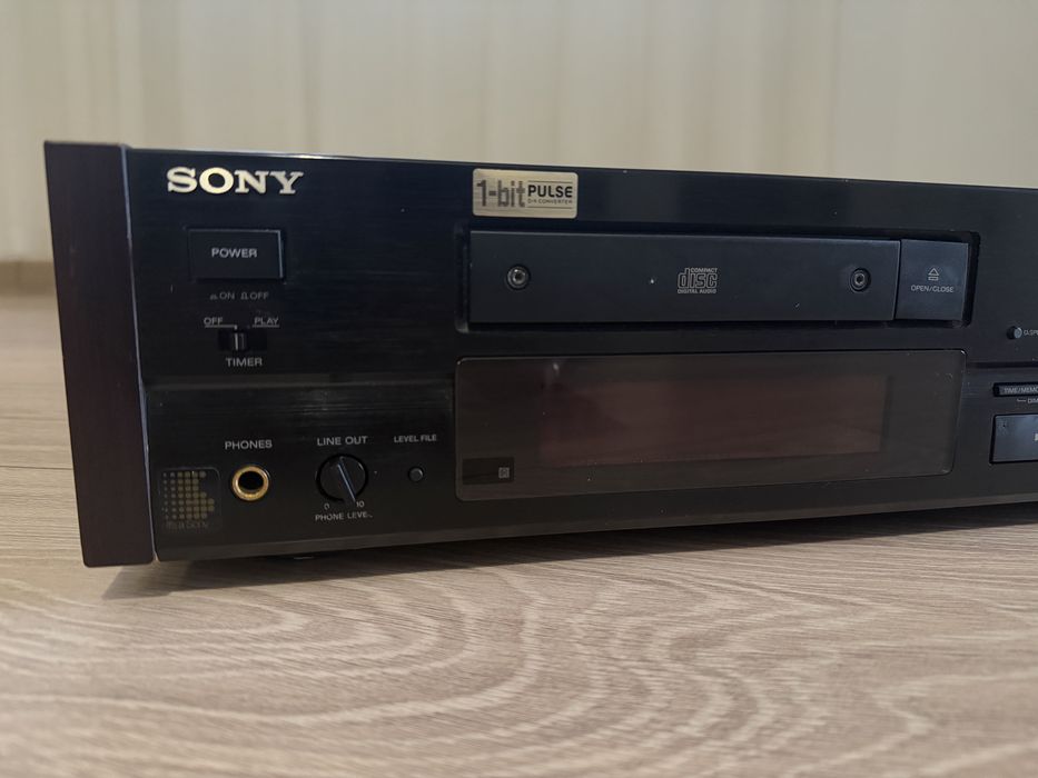 Продам CD плеер Sony 555ES