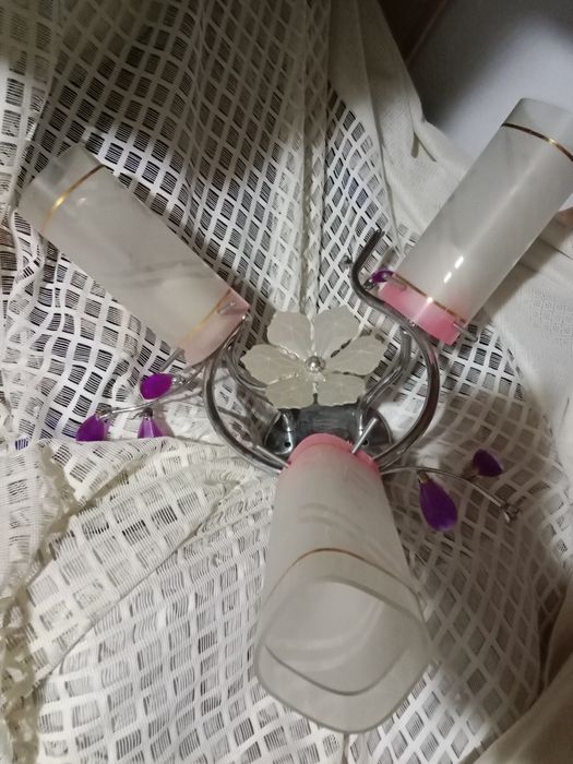 Продам люстру в отличном состоянии