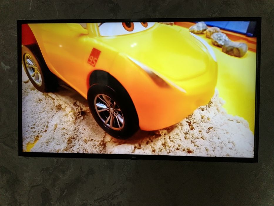 LG 50 smart 4k  galasovoy poisk
