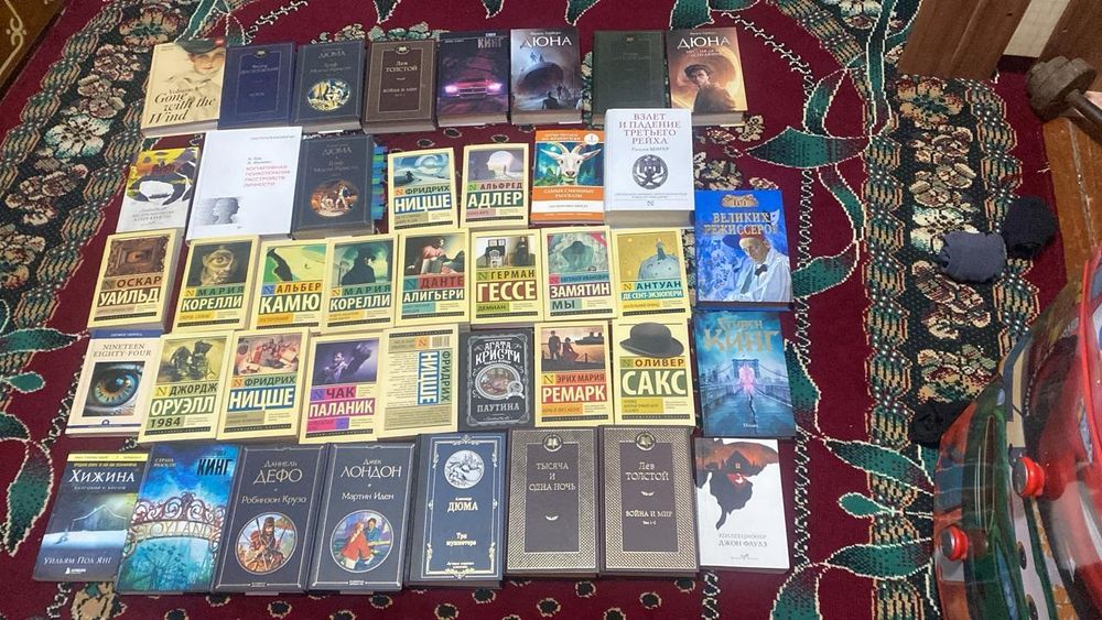 «Продаются книги».