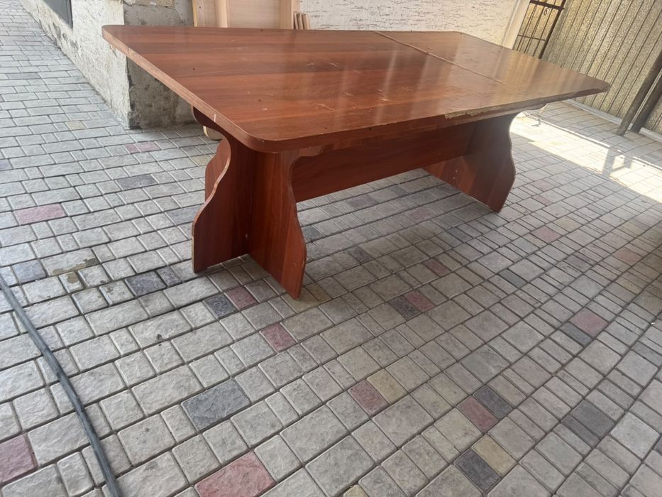 Продам стол длина 2.2 м.