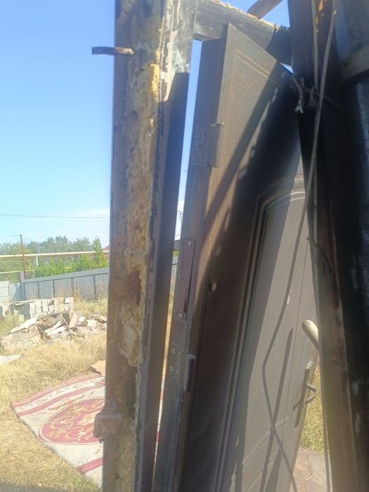 Темір сыртқы есік қолданыста болған
