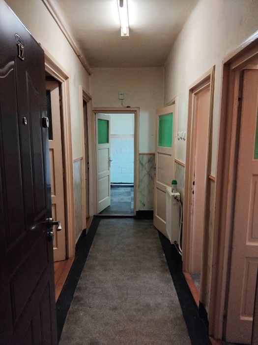 Vând apartament 2 camere decomandat,etaj 2 din 2.