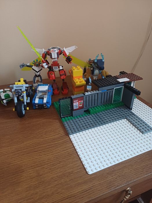 Piese Lego cu instructiuni