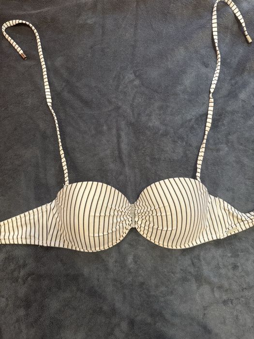 Sutien costum de baie