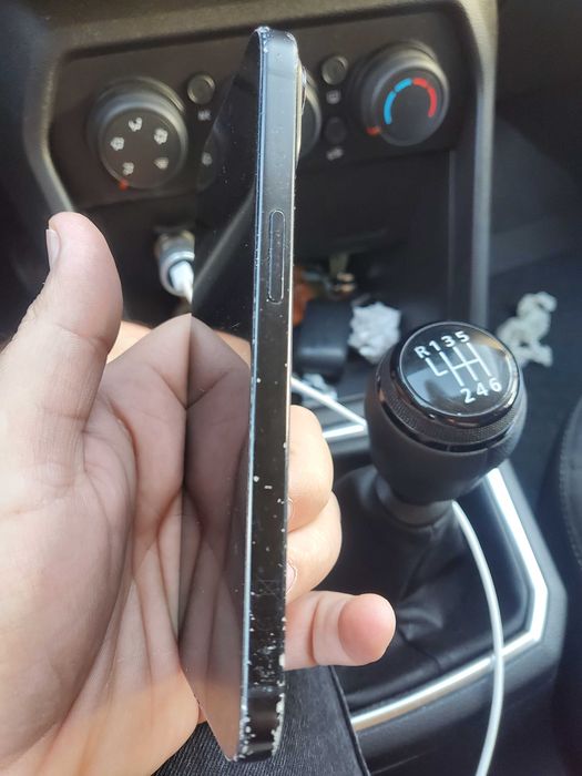 Iphone 15 nepretențiosi